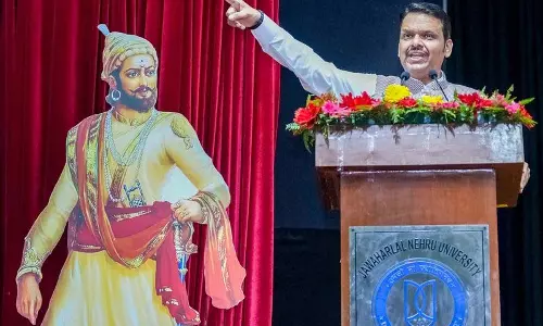 Delhi जेएनयू में शिवाजी की रणनीति और मराठी पढ़ाई जाएगी: फडणवीस Delhi जेएनयू में शिवाजी की रणनीति और मराठी पढ़ाई जाएगी: फडणवीस