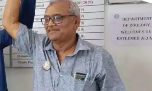 इन्वर्टर को ऑफ करते वक्त रिटायर्ड प्रोफेसर की मौत, करंट लगा