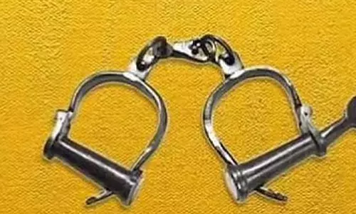 Tamil Nadu : महिला को धमकाने के आरोप में युवक गिरफ्तार Tamil Nadu : महिला को धमकाने के आरोप में युवक गिरफ्तार
