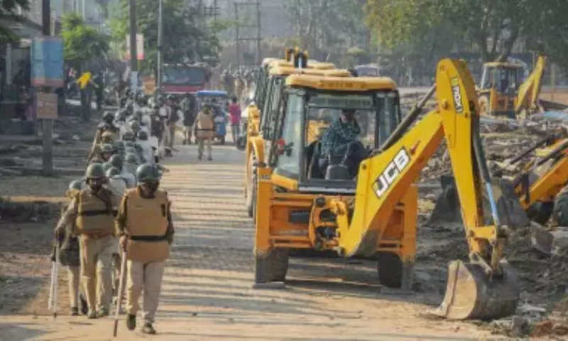 Assam: बुलडोजर पॉलिटिक्स और असम: भाजपा की नई चुनावी परिभाषा Assam: बुलडोजर पॉलिटिक्स और असम: भाजपा की नई चुनावी परिभाषा