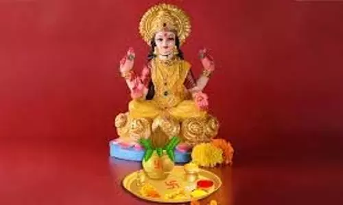 Friday Fast Method: जानिए  माता लक्ष्मी की कृपा पाने के लिए शुक्रवार को कैसे रखें व्रत
