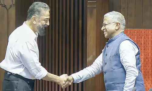 अभिनेता कमल हासन ने तमिल में ली राज्यसभा सदस्य के रूप में शपथ अभिनेता कमल हासन ने तमिल में ली राज्यसभा सदस्य के रूप में शपथ