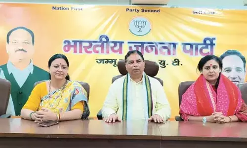 सत शर्मा ने जम्मू-कश्मीर भाजपा के नवनियुक्त मोर्चा अध्यक्षों को सम्मानित किया