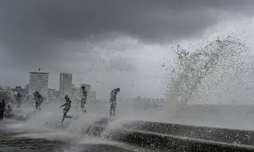 Mumbai ; अंधेरी सबवे में पानी भरा, और तेज़ बारिश का अनुमान Mumbai ; अंधेरी सबवे में पानी भरा, और तेज़ बारिश का अनुमान