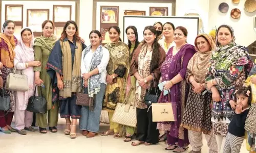 तनिष्क ने श्रीनगर में बंदिता पात्रो के साथ विशेष स्टाइलिंग सत्र का आयोजन किया तनिष्क ने श्रीनगर में बंदिता पात्रो के साथ विशेष स्टाइलिंग सत्र का आयोजन किया