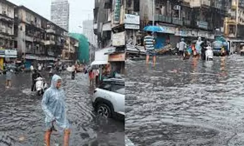 Mumbai: लगातार बारिश से लोकल सेवाएं प्रभावित अलर्ट जारी Mumbai: लगातार बारिश से लोकल सेवाएं प्रभावित अलर्ट जारी