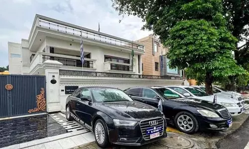 गाजियाबाद में चल रहे थे फर्जी देश के दूतावास, STF ने किया पर्दाफाश गाजियाबाद में चल रहे थे फर्जी देश के दूतावास, STF ने किया पर्दाफाश
