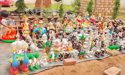 Koratagere : कठपुतली बेचने वाले परिवार के लिए कोई वित्तीय सुरक्षा नहीं