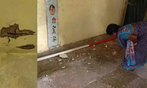 Medak आंगनवाड़ी केंद्र में स्लैब गिरने से 12 बच्चे बाल-बाल बचे Medak आंगनवाड़ी केंद्र में स्लैब गिरने से 12 बच्चे बाल-बाल बचे