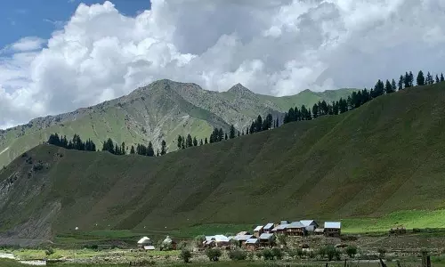 Jammu: पहलगाम से बंद गुरेज़ घाटी फिर से खुली Jammu: पहलगाम से बंद गुरेज़ घाटी फिर से खुली