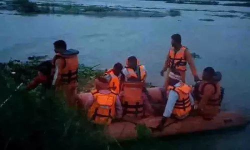 NDRF टीम ने खम्मम में मुन्नरू नदी में फंसे पांच चरवाहों को बचाया