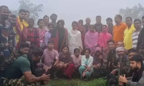 ओडिशा की गंधमर्धन पहाड़ियों से छत्तीसगढ़ के 17 पर्यटकों को बचाया गया ओडिशा की गंधमर्धन पहाड़ियों से छत्तीसगढ़ के 17 पर्यटकों को बचाया गया
