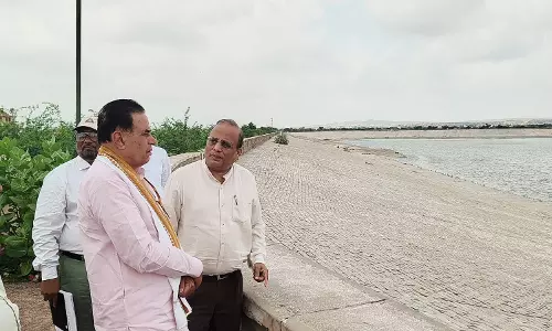 Jaipur: संसदीय कार्य मंत्री ने शुक्रवार को सुरपुरा बांध का किया अवलोकन Jaipur: संसदीय कार्य मंत्री ने शुक्रवार को सुरपुरा बांध का किया अवलोकन