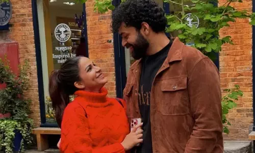 भावी पिता वरुण कोनिडेला अपने बच्चे के लिए सबसे अच्छे कंबल का चुनाव नहीं कर पा रहे भावी पिता वरुण कोनिडेला अपने बच्चे के लिए सबसे अच्छे कंबल का चुनाव नहीं कर पा रहे