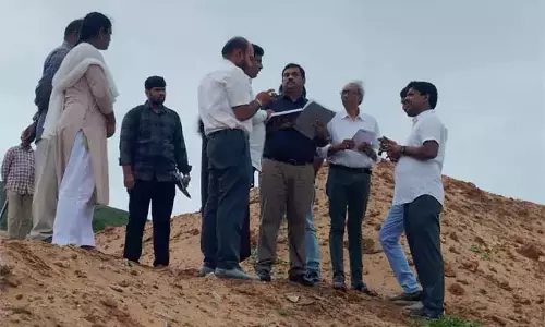 Andhra : केंद्रीय टीम ने भीमिली समुद्र तट पर अवैध निर्माण का निरीक्षण किया Andhra : केंद्रीय टीम ने भीमिली समुद्र तट पर अवैध निर्माण का निरीक्षण किया