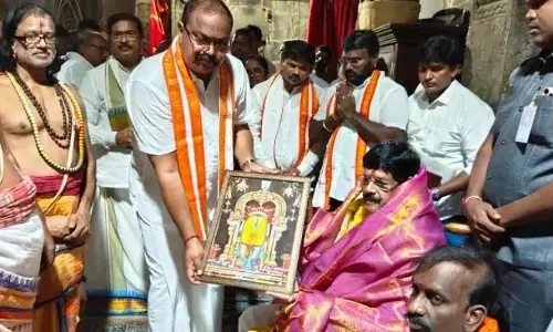 Andhra : मंत्री अनम राम नारायण रेड्डी ने सिम्हाद्रि अप्पन्ना का दौरा किया Andhra : मंत्री अनम राम नारायण रेड्डी ने सिम्हाद्रि अप्पन्ना का दौरा किया