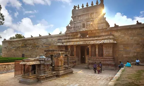 सावन विशेष: 800 साल पुराने इस मंदिर में ऐरावत ने की थी महादेव की पूजा, सीढ़ियों को छूने पर निकलते हैं मधुर स्वर सावन विशेष: 800 साल पुराने इस मंदिर में ऐरावत ने की थी महादेव की पूजा, सीढ़ियों को छूने पर निकलते हैं मधुर स्वर