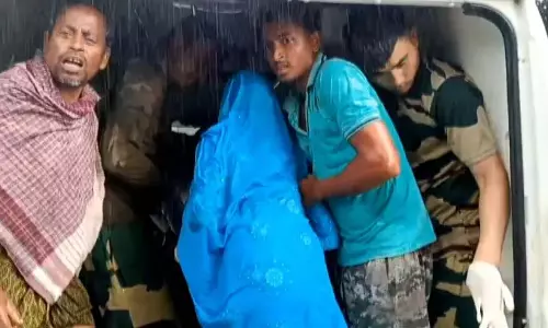 BSF जवानों ने कंधमाल में एक दुर्घटना में घायल हुए व्यक्ति को बचाया