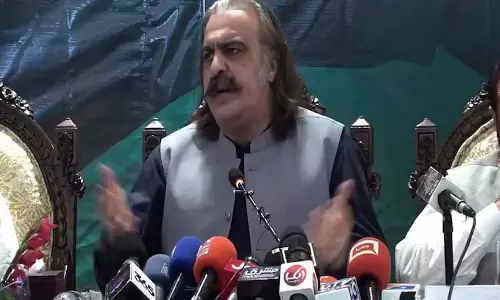 KP सीएम गंडापुर ने आतंकवाद को लेकर आईएसआई, एमआई पर निशाना साधा KP सीएम गंडापुर ने आतंकवाद को लेकर आईएसआई, एमआई पर निशाना साधा