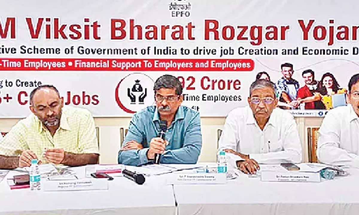 Andhra: एपी चैंबर्स ने ईएलआई योजना पर जागरूकता सत्र आयोजित किया Andhra: एपी चैंबर्स ने ईएलआई योजना पर जागरूकता सत्र आयोजित किया