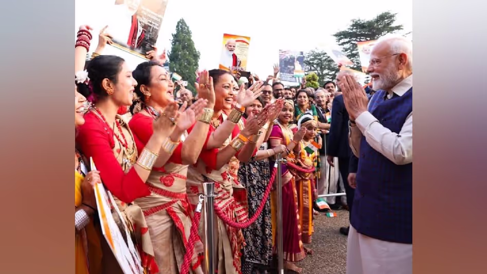 ब्रिटेन में बिहू की धूम लंदन स्थित असमिया नर्तकों ने पारंपरिक स्वागत से पीएम मोदी को मंत्रमुग्ध किया