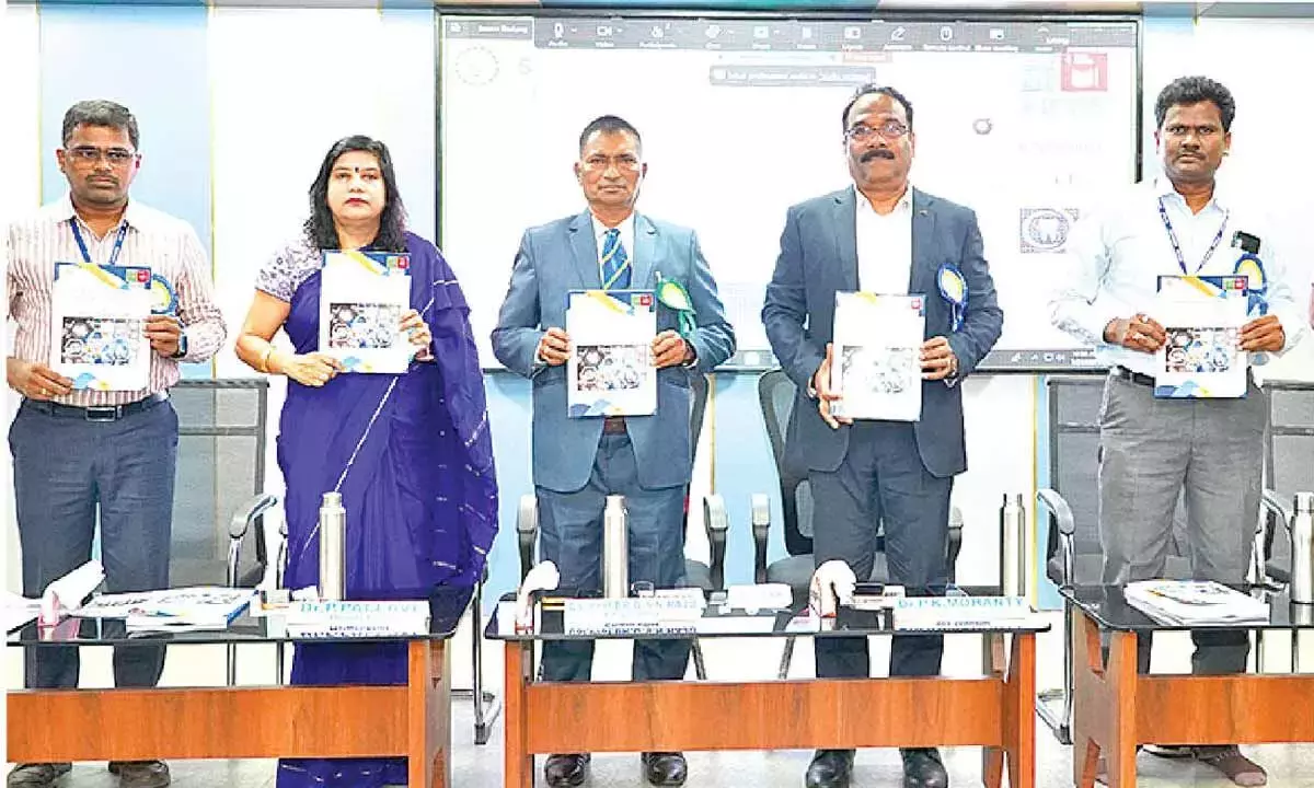 Andhra: सीयू ने स्मार्ट हेल्थकेयर नवाचारों पर सम्मेलन आयोजित किया Andhra: सीयू ने स्मार्ट हेल्थकेयर नवाचारों पर सम्मेलन आयोजित किया