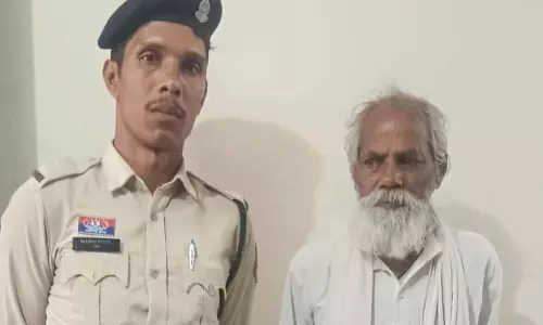 रायपुर : बुजुर्ग गांजा बेचते गिरफ्तार