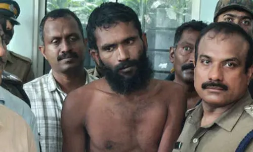 Kerala: गोविंदाचामी को कुँए में कबूतरों से फाँसी मिली, गंभीर वेश्यावृत्ति की धमकी दी गई Kerala: गोविंदाचामी को कुँए में कबूतरों से फाँसी मिली, गंभीर वेश्यावृत्ति की धमकी दी गई