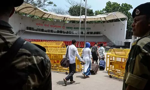 Bangladesh बैंक के विनम्र और पेशेवर ड्रेस कोड से विवाद