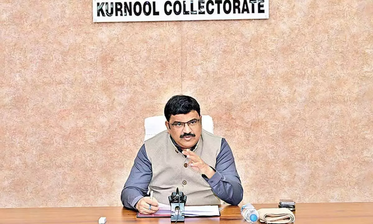 कलेक्टर ने अधिकारियों से कहा, गांवों के विकास के लिए PMAGY फंड का उपयोग करें