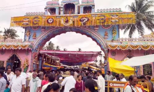 भीम अमावस्या: आरती में उमड़ी श्रद्धालुओं की भीड़ उक्कडा भीम अमावस्या: आरती में उमड़ी श्रद्धालुओं की भीड़ उक्कडा