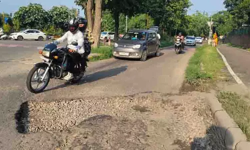 Chandigarh MC दक्षिणी सेक्टरों में सड़कों की मरम्मत पर 50 लाख रुपये खर्च करेगा Chandigarh MC दक्षिणी सेक्टरों में सड़कों की मरम्मत पर 50 लाख रुपये खर्च करेगा