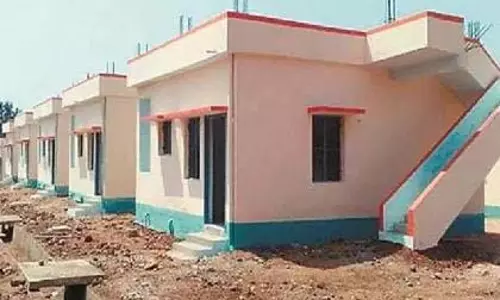 भोर में झुग्गीवासियों का घर का सपना टूटा