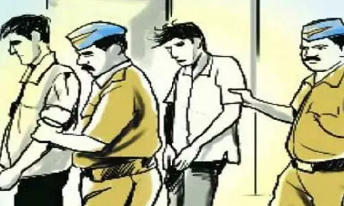 Dhanbad: वासेपुर में रंगदारी न देने पर बमबारी, दो आरोपी गिरफ्तार, बारूद बम  बरामद