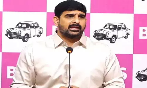 Padi Kaushik Reddy का आरोप: रेवंत रेड्डी हीरोइनों के फोन हैक कर रहे हैं Padi Kaushik Reddy का आरोप: रेवंत रेड्डी हीरोइनों के फोन हैक कर रहे हैं