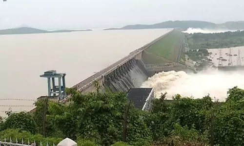 हीराकुंड बांध में जलस्तर बढ़ा, बारिश के पानी निकालने के लिए 20 गेट खोले