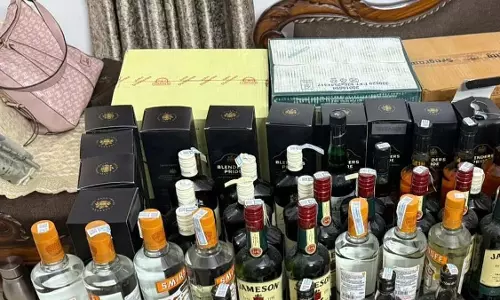 जगदीश सरवटे के घर से बाघ की खाल, शराब और करोड़ों की संपत्ति मिली