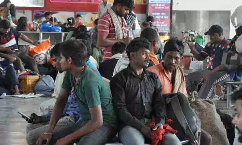 मतदाता सूची संशोधन के चुनाव आयोग के कदम पर Bihar के प्रवासियों की खराब प्रतिक्रिया मतदाता सूची संशोधन के चुनाव आयोग के कदम पर Bihar के प्रवासियों की खराब प्रतिक्रिया