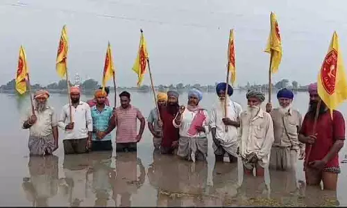 Amritsar: किसानों ने अतिरिक्त वर्षा जल की निकासी के लिए कसूर नाले से जल निकासी की मांग की