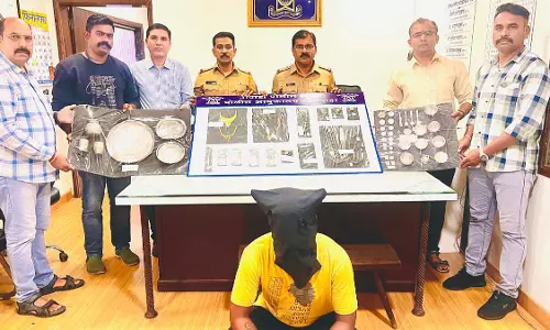 आदतन चोर गिरफ्तार, 10.99 लाख के गहने बरामद, मां फरार