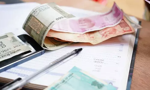 स्वच्छता अधिकारी और सहायक रिश्वत मामले में गिरफ्तार, कल्याण में छापा