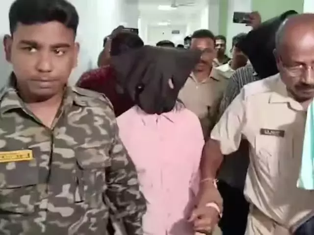 नाबालिग लड़की के साथ पहले गैंगरेप, फिर जिंदा दफनाने की कोशिश नाबालिग लड़की के साथ पहले गैंगरेप, फिर जिंदा दफनाने की कोशिश