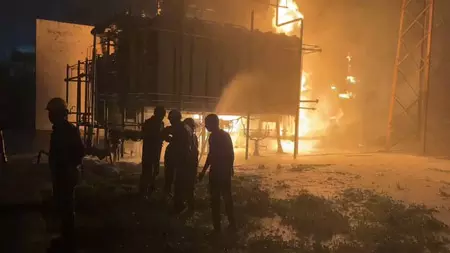 बिजली घर में भीषण आग, 9 फायर टेंडरों ने पाया काबू बिजली घर में भीषण आग, 9 फायर टेंडरों ने पाया काबू