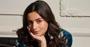 Alia Bhatt: क्या ऋतिक-जूनियर एनटीआर की वॉर 2 में नजर आएंगी आलिया भट्ट, एक्ट्रेस ने खुद दिया ये बड़ा संकेत Alia Bhatt: क्या ऋतिक-जूनियर एनटीआर की वॉर 2 में नजर आएंगी आलिया भट्ट, एक्ट्रेस ने खुद दिया ये बड़ा संकेत