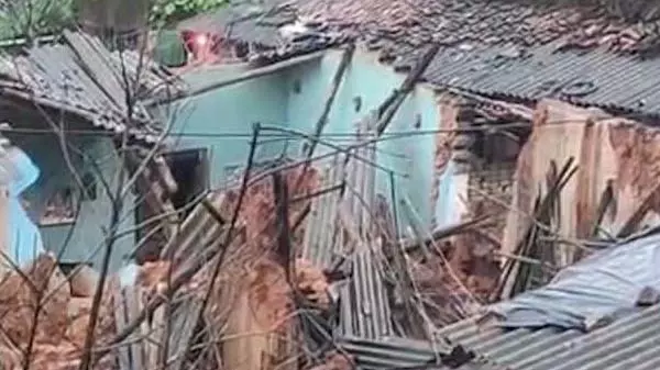 बारिश से कच्चा मकान ढहा, एक की मौत बारिश से कच्चा मकान ढहा, एक की मौत