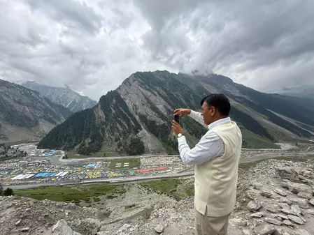 कारगिल विजय दिवस: 3000 लोगों संग केंद्रीय मंत्री मांडविया ने की पद यात्रा, बोले- सर्वोच्च बलिदान देने वाले वीरों को नमन कारगिल विजय दिवस: 3000 लोगों संग केंद्रीय मंत्री मांडविया ने की पद यात्रा, बोले- सर्वोच्च बलिदान देने वाले वीरों को नमन