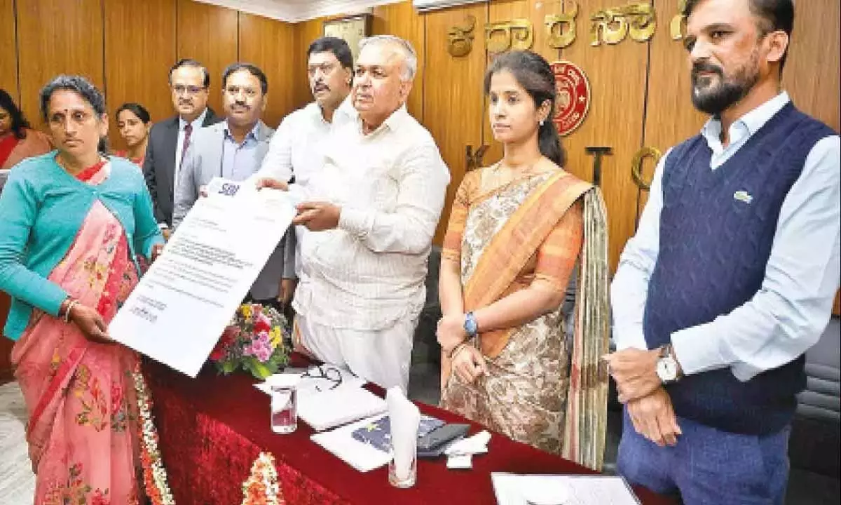 केएसआरटीसी ने 45 नियुक्ति आदेश जारी किए, सारिगे सुरक्षा के तहत मुआवज़ा दिया केएसआरटीसी ने 45 नियुक्ति आदेश जारी किए, सारिगे सुरक्षा के तहत मुआवज़ा दिया