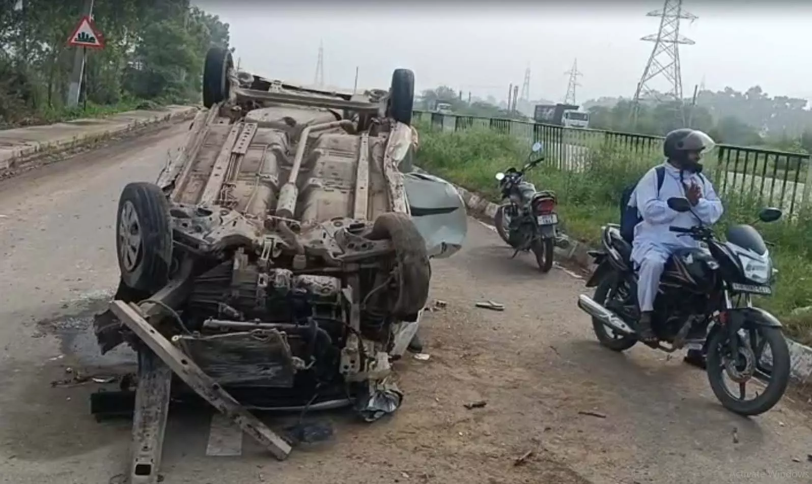 Haryana: CET परीक्षा देने जा रही महिला अभ्यर्थी की कार पलटी, 4 लोग घायल Haryana: CET परीक्षा देने जा रही महिला अभ्यर्थी की कार पलटी, 4 लोग घायल