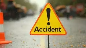 Himachal: पब्बर नदी में गिरी कार, एक युवक लापता, दूसरा गंभीर रूप से घायल Himachal: पब्बर नदी में गिरी कार, एक युवक लापता, दूसरा गंभीर रूप से घायल