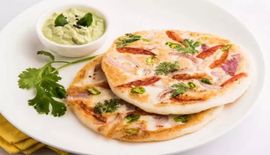 Makhana Uttapam: यह व्यंजन परिवार के साथ-साथ मेहमानों को भी खुश करने का गुण रखता है Makhana Uttapam: यह व्यंजन परिवार के साथ-साथ मेहमानों को भी खुश करने का गुण रखता है